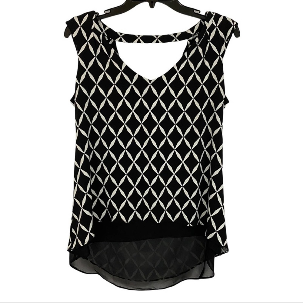 WHBM | Black White Sleeveless Printed V-Neck Keyhole Back Asymmetrical Blouse